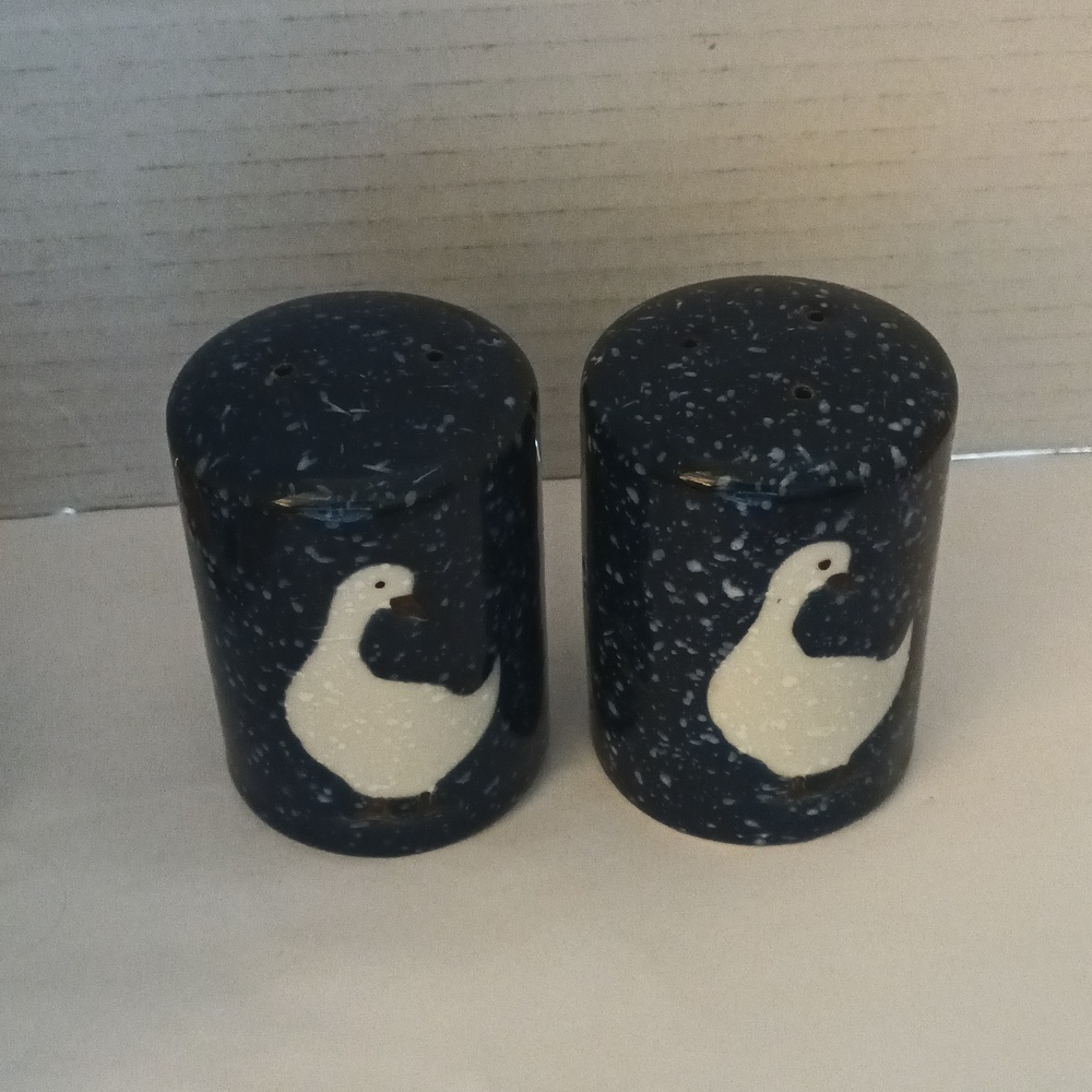 White Goose Blue Spackled Background Salt and Pepper Shakers by Otagiri